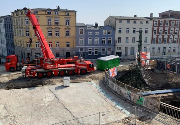 Feldstadt • Durch den Abriss der maroden Brücke an der Wallstraße muss der Bahnverkehr in Schwerin von heute Abend 18 Uhr bis Montag früh eingestellt werden.