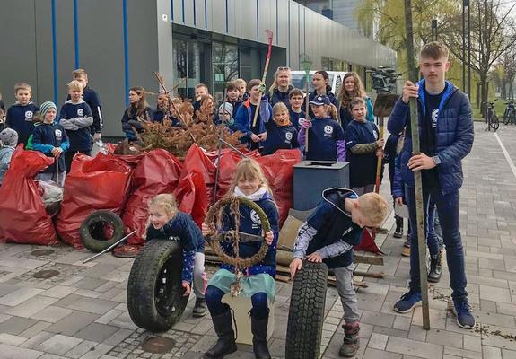 Im vergangenen Jahr nahmen die Kinder und Jugendlichen der DRK Wasserwacht Schwerin gemeinsam am Frühjahrsputz teil