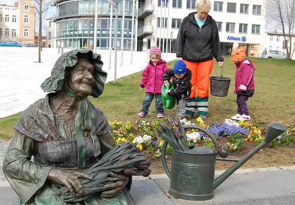 Auch Blumenfrau Bertha Klingberg „bekommt“ einen Frühlingsgruß