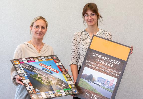 Die Ludwigsluster Chaussee, in der die SAS mit dem Wertstoffhof ihren Hauptsitz hat, gehört zu den 22 Straßen, die es auf das Spielfeld der Monopoly Schwerin Edition geschafft haben.