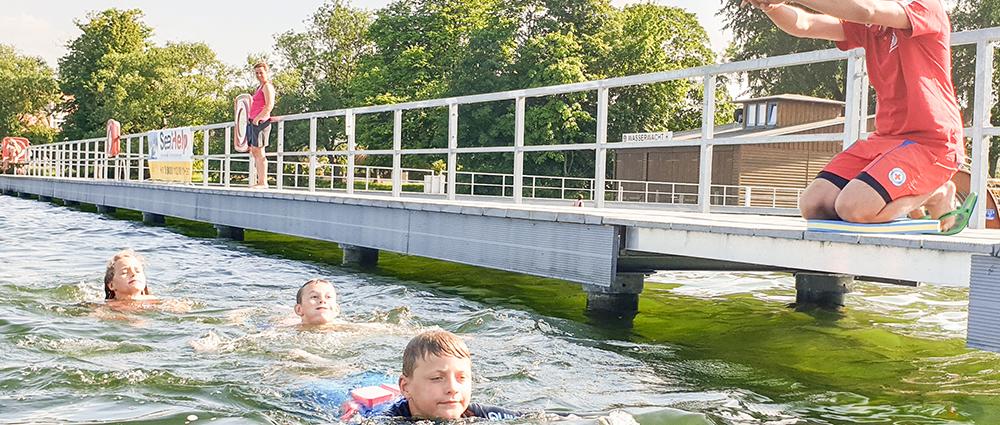 153.000 Schüler in Mecklenburg-Vorpommern haben seit Mitte Juni Ferien. Bis dahin war die Schulzeit für die Kinder und Jugendlichen geprägt von Homeschooling, Wechselunterricht und Maskenpflicht.