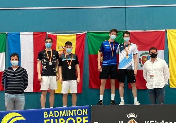 Ein riesen Ding ist Luca Wiechmann, dem jungen Badmintontalent des BSC 95 Schwerin am vergangenen Wochenende geglückt. Bei den Spanish U17 International 2021 auf Ibiza holte er zusammen mit seinem Hamburger Doppelpartner Eric Teller Silber