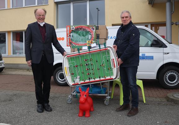 itarbeiterinnen und Mitarbeiter der Stadtwerke Schwerin haben das Foyer des Unternehmens in den letzten Wochen mit allerhand Spielsachen gefüllt.