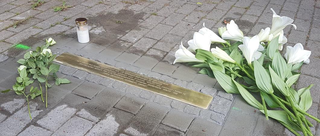 Am 24. Mai 2022 hat der Kölner Künstler Gunter Demnig zum achten Mal Stolpersteine in Schwerin verlegt. Stolpersteine erinnern an Opfer der nationalsozialistischen Gewaltherrschaft.