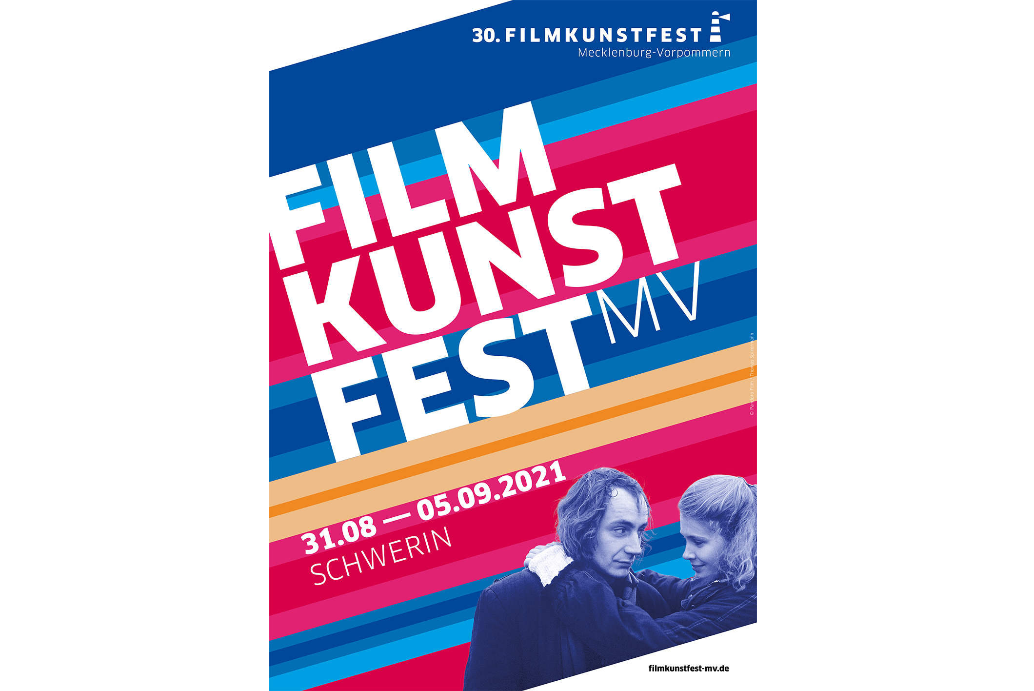 Festivalplakate weisen Filminteressierten beim Gewinnspiel den Weg in teilnehmende Geschäfte und Restaurants