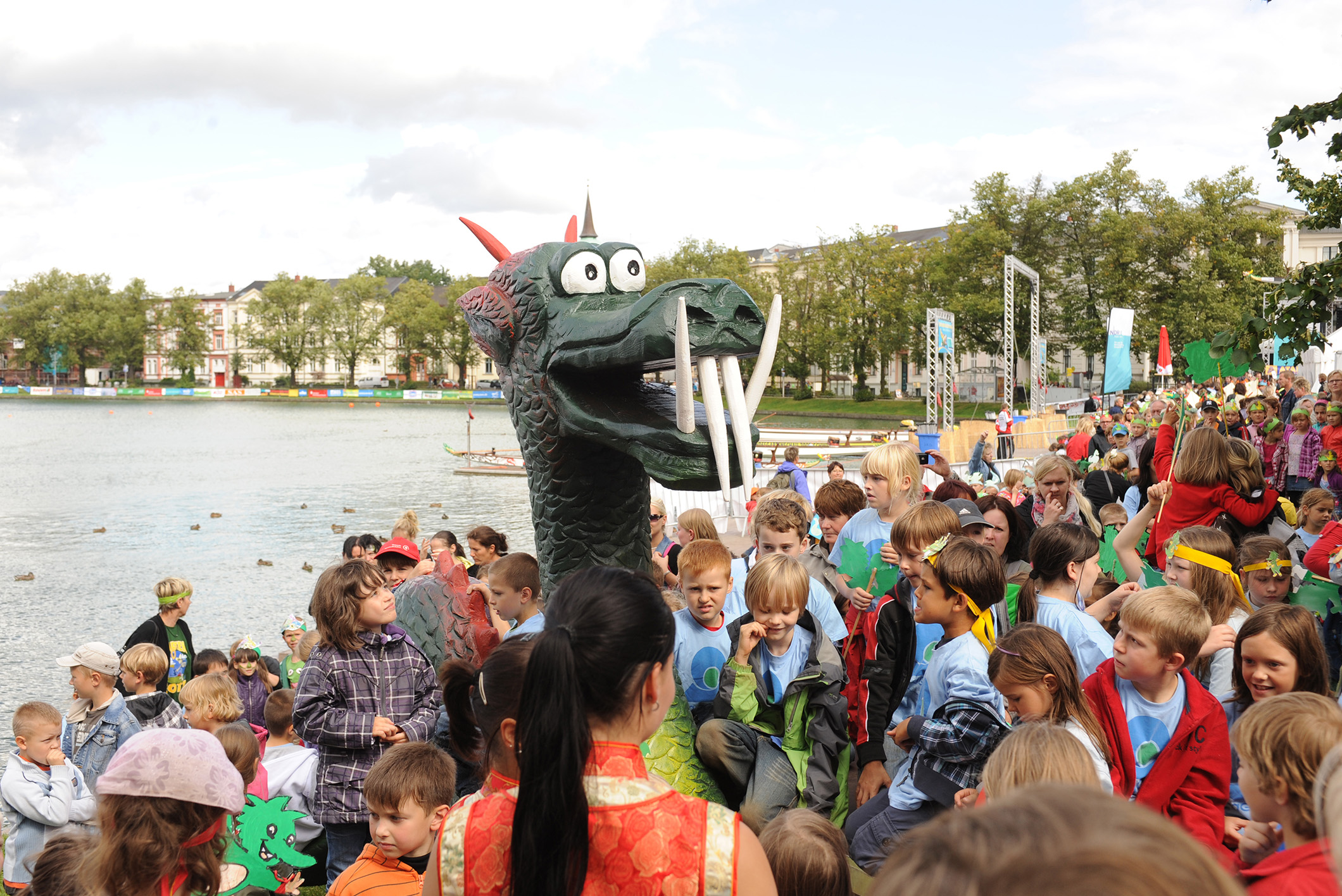 Durch Spender und Unterstützer wurde der Drache Nandolino zum Symbol des Glücks in der Stadt. Nun soll eine Spendenaktion den in die Jahre gekommenen Holzdrachen retten