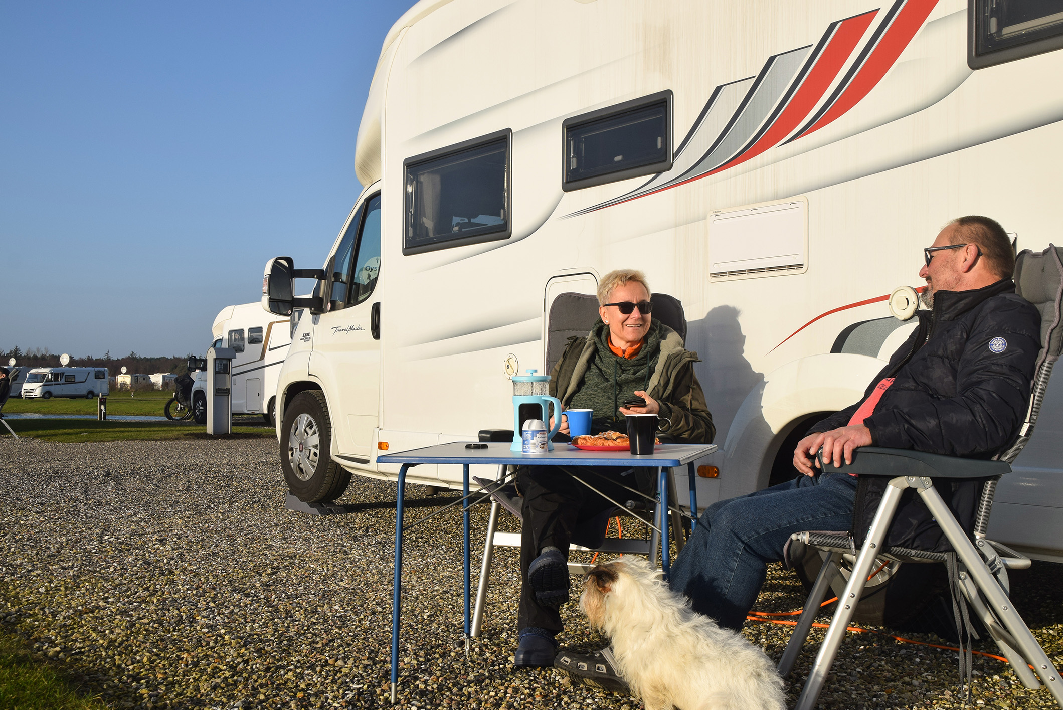 Im Urlaub ist sie mit Mann Rainer mit dem Wohnmobil unterwegs und fährt ins Grüne