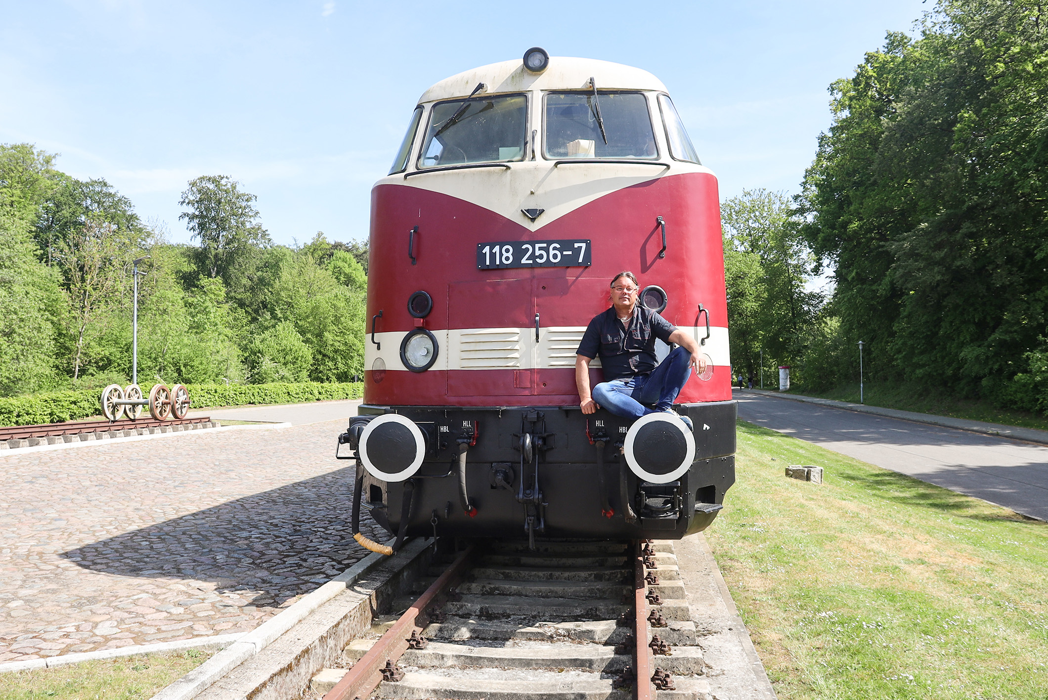 Die Lok wurde aufwendig renoviert, lackiert und geputzt und kann jetzt bei Führungen bestaunt werden